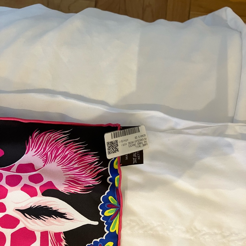 🧣 Hermes Three Graces Pink and Multicolor Giraffe Scarf - Picture 5 of 10
